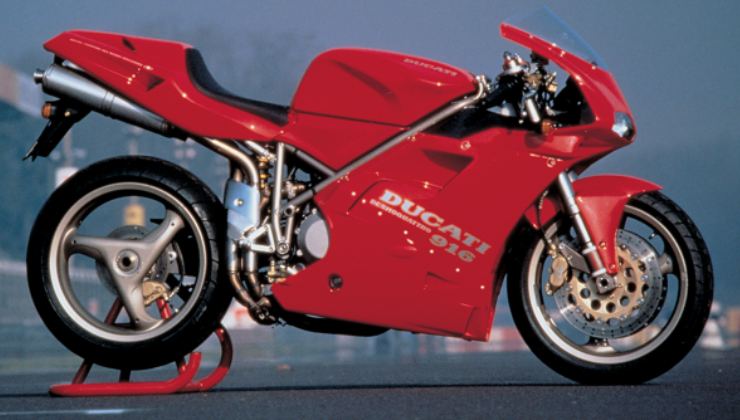 Ducati 916, ChatGPT elegge la moto più bella