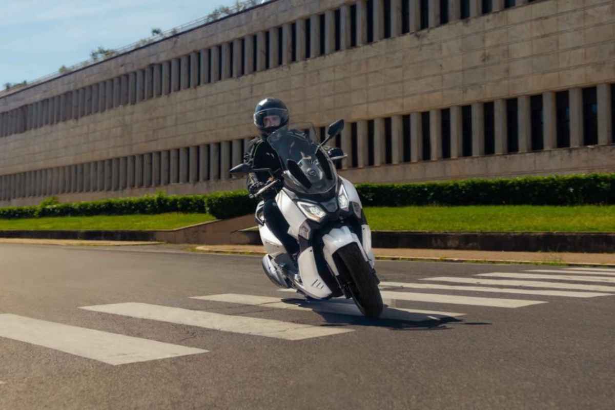 SYM Joyride 300: lo scoote imperdibile nel 2024