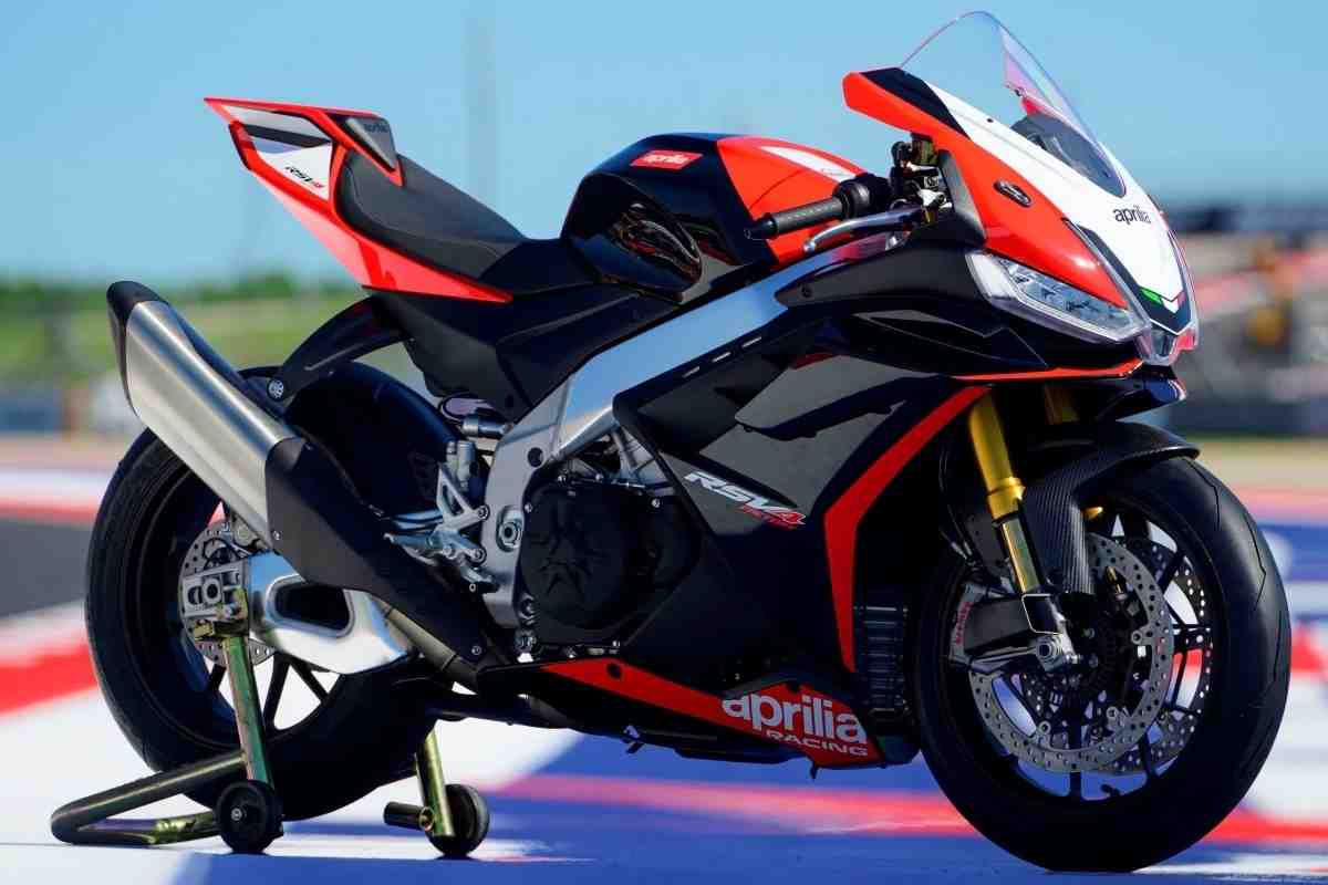 Aprilia ti mette in mano la moto GP