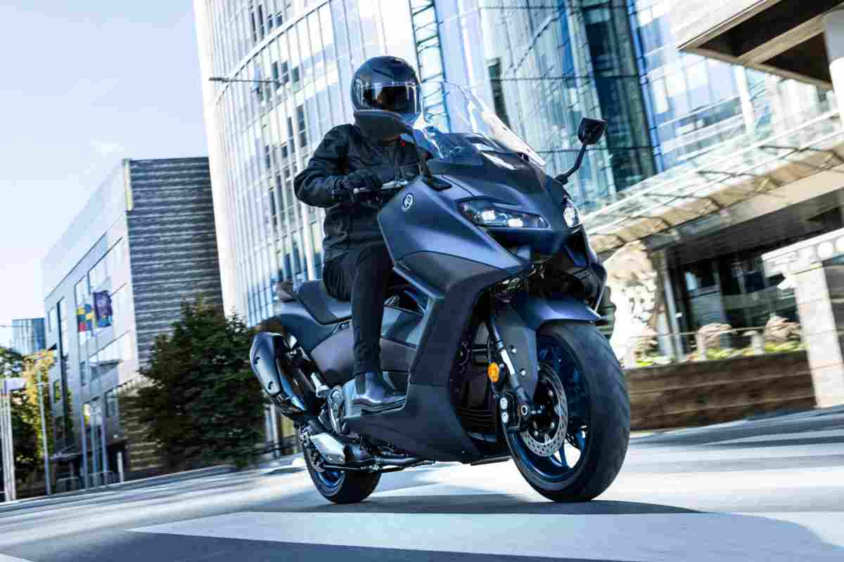 yamaha t-max novità scooter costa la metà