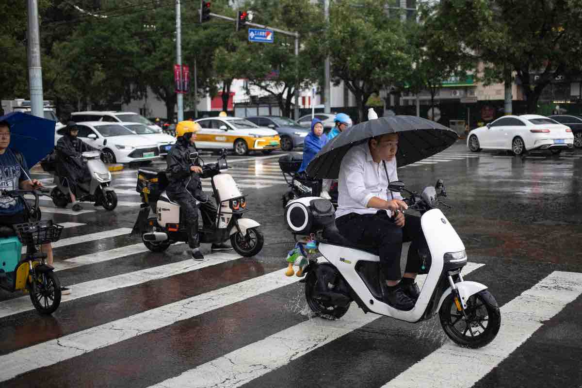 Come risolvere il pericolo buche quando si ha uno scooter